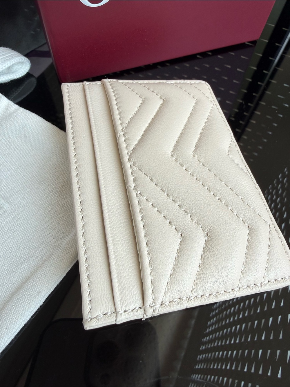 Gucci Cream Chevron Quilted Leather Cardholder with Gold GG - Picture 4 of 8